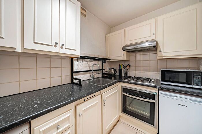 1 Bedroom Flat To Rent In Courtfield Road, South Kensington, London, SW7