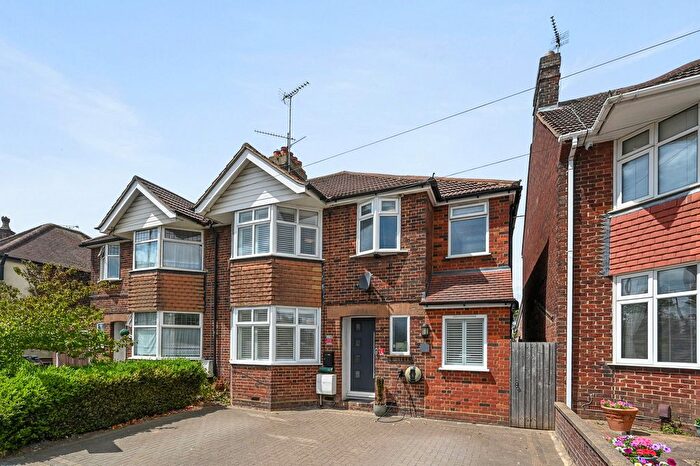 3 Bedroom Semi Detached House For Sale In Hitchin Road, Luton, LU2