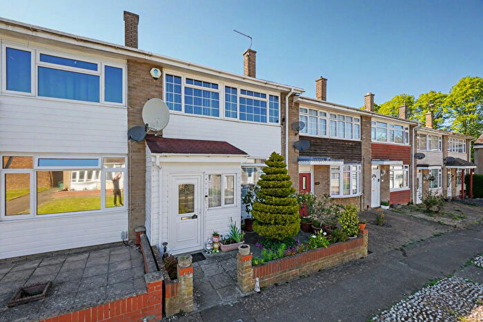 3 Bedroom Terraced House For Sale In Chatham Grove, Chatham, ME4