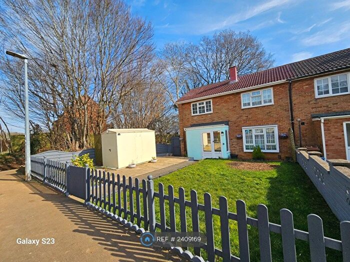 3 Bedroom End Of Terrace House To Rent In Edgeworth Close, Stevenage, SG2