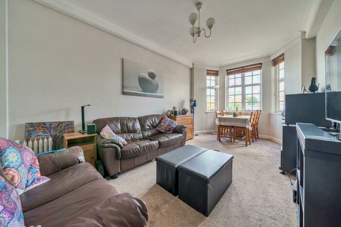 1 Bedroom Apartment To Rent In Mortimer Court, St John`s Wood, NW8