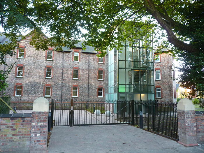 1 Bedroom Private Halls To Rent In A Brantingham Road, M16