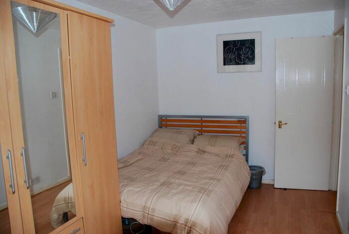 2 Bedroom Flat For Sale In Curtis Drive, London, W3