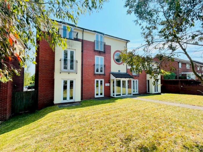 2 Bedroom Flat To Rent In High Street, Shirley, B90