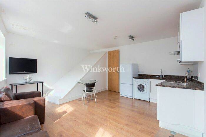 1 Bedroom Flat To Rent In Finchley Road, Golders Green, London, NW11