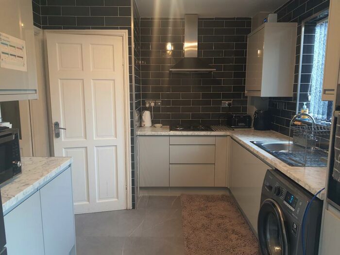 3 Bedroom House To Rent In Poynters Road, Luton, LU4