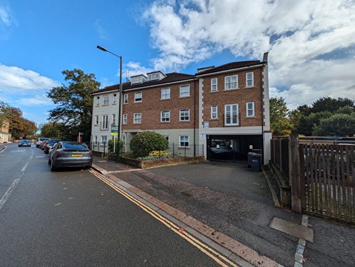 1 Bedroom Flat To Rent In High Street, Hampton, TW12
