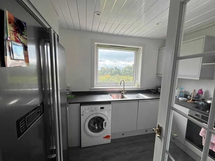 2 Bedroom Maisonette To Rent In Yarrow Terrace, Dundee, DD2