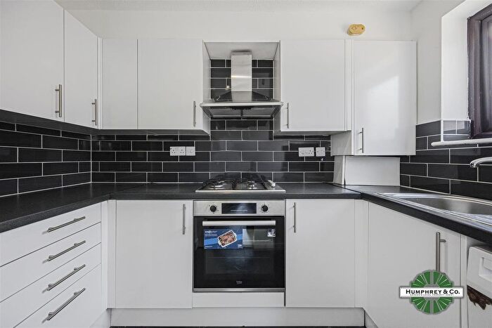 2 Bedroom Flat For Sale In Westward Road, Chingford, E4