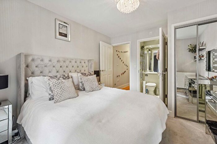 2 Bedroom Flat To Rent In Dragmore Street, London, SW4