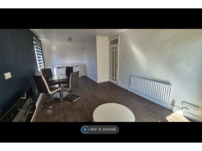 2 Bedroom Flat To Rent In Allesley Hall Drive, Coventry, CV5