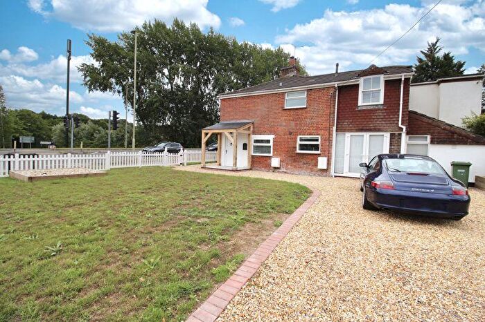 2 Bedroom Semi-Detached House To Rent In Chalk Hill, West End, SO30