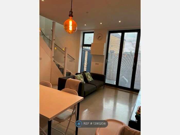 2 Bedroom Detached House To Rent In Saint Marks Rise, London, E8