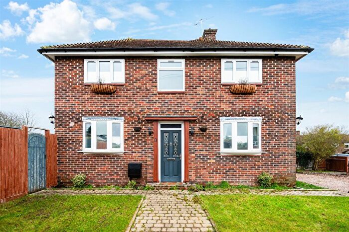 3 Bedroom Property For Sale In Radstock Way, Merstham, RH1