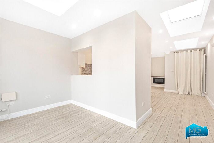 2 Bedroom Apartment To Rent In Carlingford Road, Ducketts Green, London, N15
