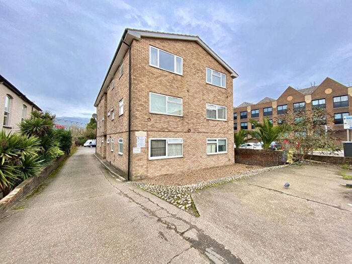 Studio For Sale In Pear Trees, Trout Road, West Drayton, Middlesex, UB7