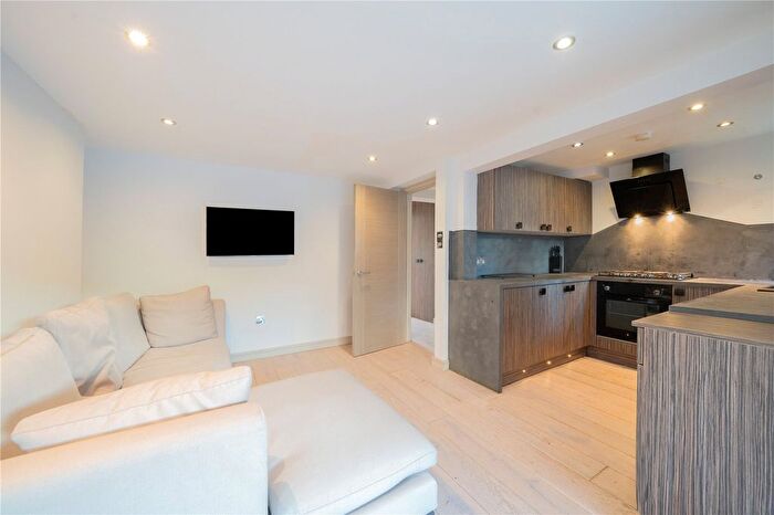 2 Bedroom Flat To Rent In Fulham Road, London, SW6