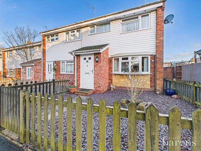 3 Bedroom End Of Terrace House For Sale In Lyn Court, Basingstoke, RG21