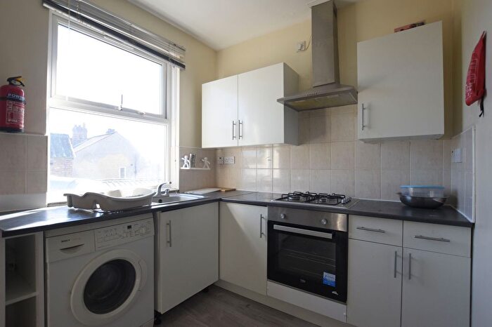 2 Bedroom Flat To Rent In High Road, Romford, RM6