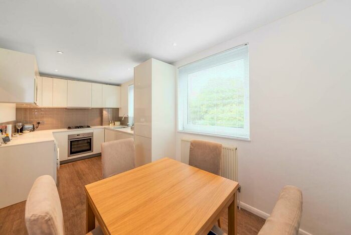 4 Bedroom Flat To Rent In Hilldrop Crescent, Hillmarton Conservation Area, London, N7
