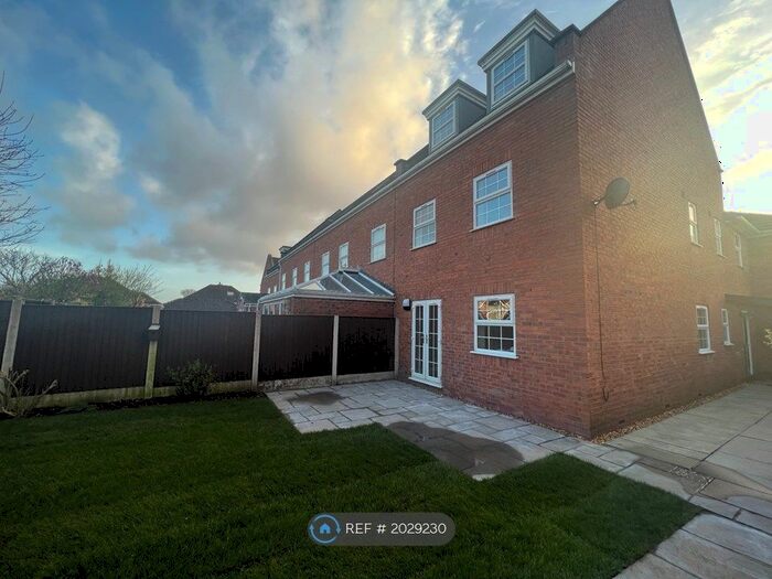 4 Bedroom Terraced House To Rent In Lingley Court, Great Sankey, Warrington, WA5