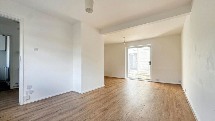 3 Bedroom End Of Terrace House To Rent In Tilling Road, Bristol, , Gb, BS10
