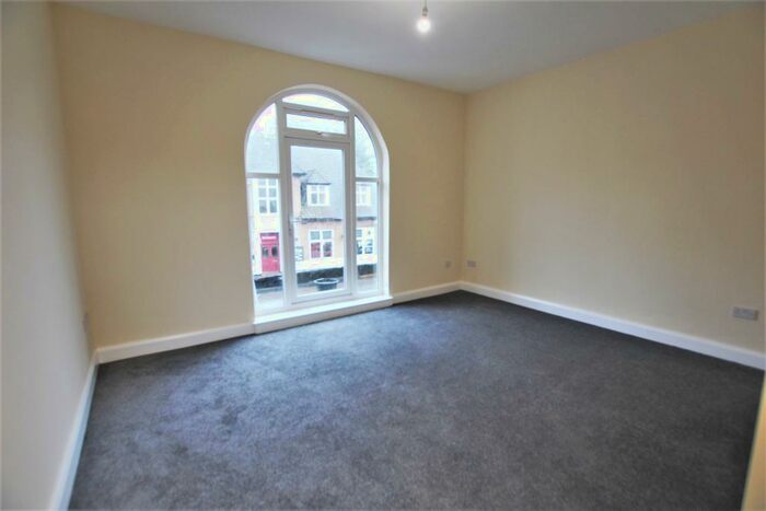 3 Bedroom Flat To Rent In Percival Road, Enfield, EN1