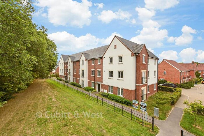 2 Bedroom Flat For Sale In Daffodil Crescent, Crawley, West Sussex, RH10