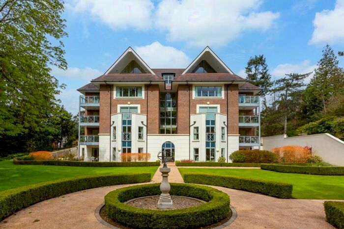 2 Bedroom Flat To Rent In Kincraig Drive, Sevenoaks, TN13