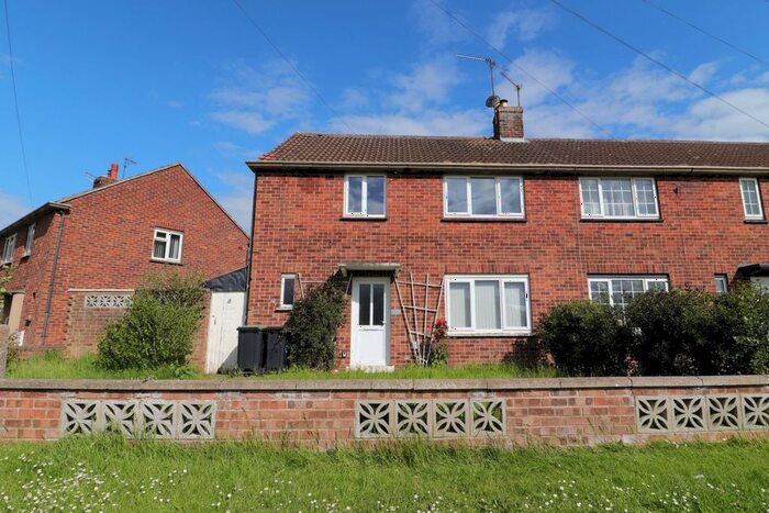 3 Bedroom Semi-Detached House To Rent In Osborne Close, Rushden, NN10