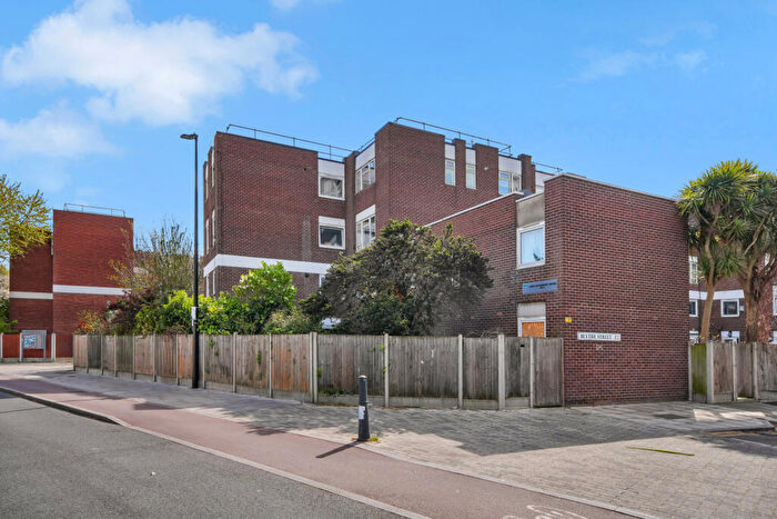 3 Bedroom End Of Terrace House For Sale In John Cartwright House, Old Bethnal Green, London, E2