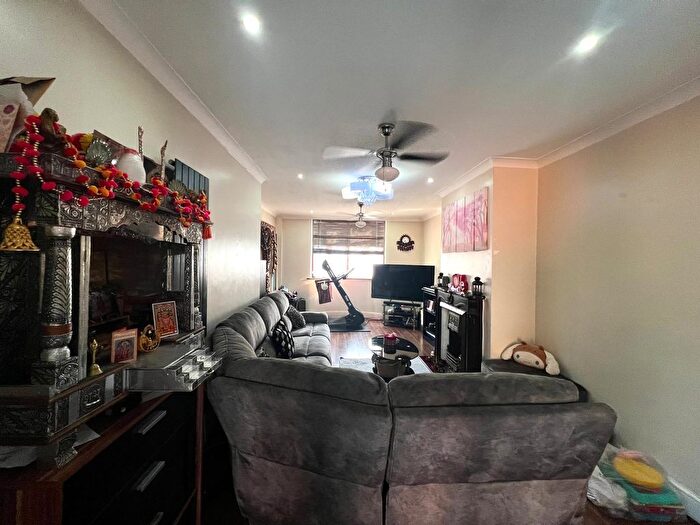 3 Bedroom Semi-detached House To Rent In Bishops Road, Hayes, UB3
