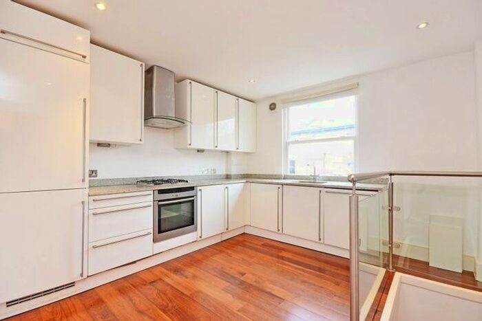 2 Bedroom Flat To Rent In Finsbury Park Road, Finsbury Park, London, N4