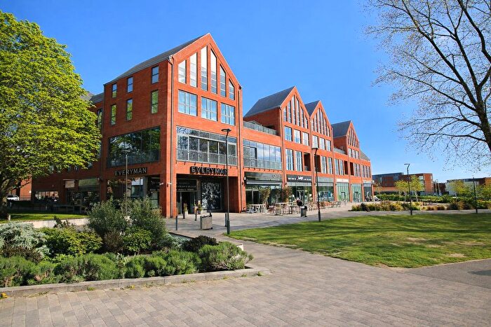 3 Bedroom Flat For Sale In Elms Walk, Wokingham, RG40