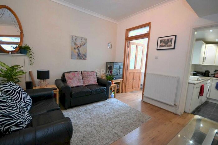 4 Bedroom Terraced House To Rent In De Beauvoir Road, University, Reading, RG1