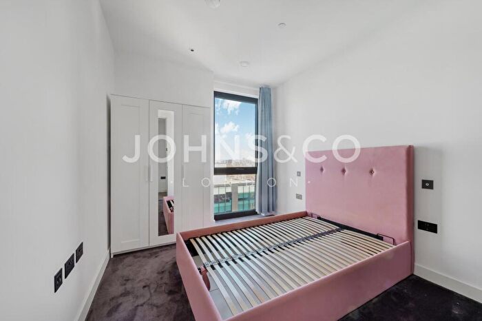 3 Bedroom Apartment For Sale In The Modern, Embassy Gardens, Nine Elms, SW11