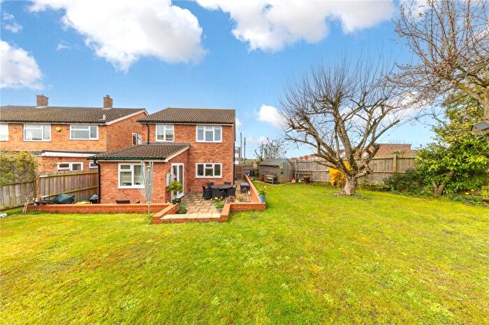 3 Bedroom Detached House For Sale In Handcross Road, Luton, Bedfordshire, LU2