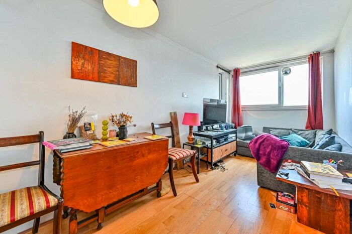3 Bedroom Flat For Sale In Crayford Road, Tufnell Park, London, N7