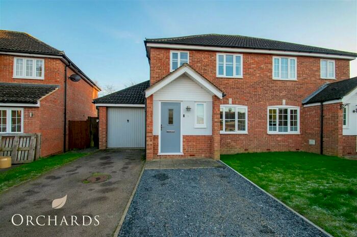 3 Bedroom Semi-Detached House For Sale In School Lane, Stewartby, MK43