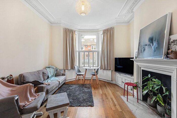 2 Bedroom Flat To Rent In Marmion Road, Battersea, London, SW11