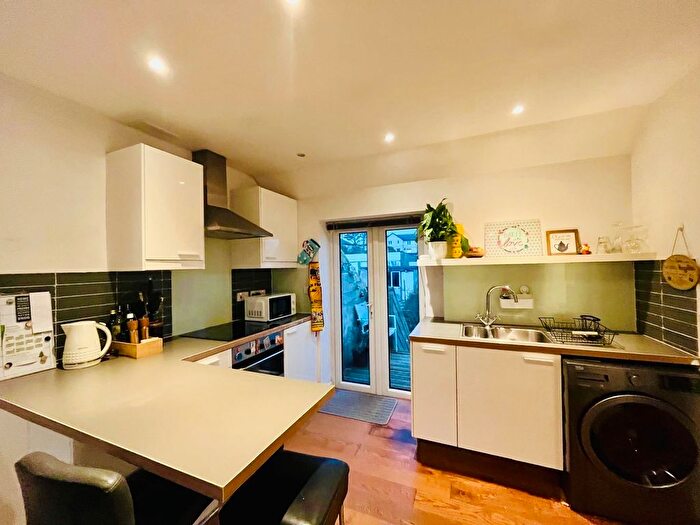1 Bedroom Flat To Rent In Helston, TR13