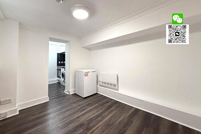 Studio To Rent In West Cromwell Road, London, SW5