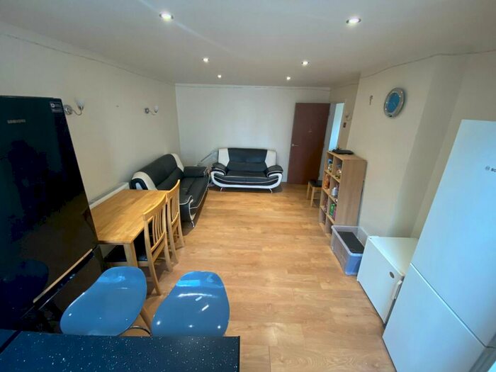 6 Bedroom Flat To Rent In Anstridge Road, SE9