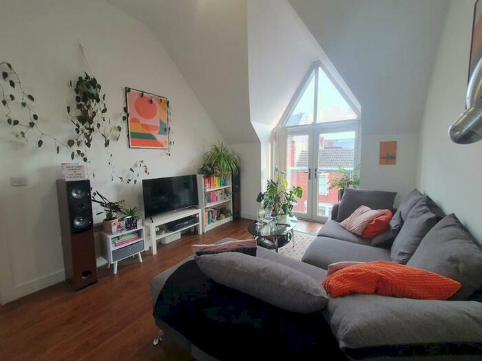 1 Bedroom Flat To Rent In Newfoundland Court, Newfoundland Road, Heath, CF14