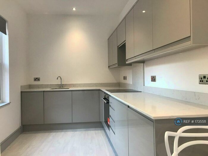 1 Bedroom Flat To Rent In Market Street, Stourbridge, DY8