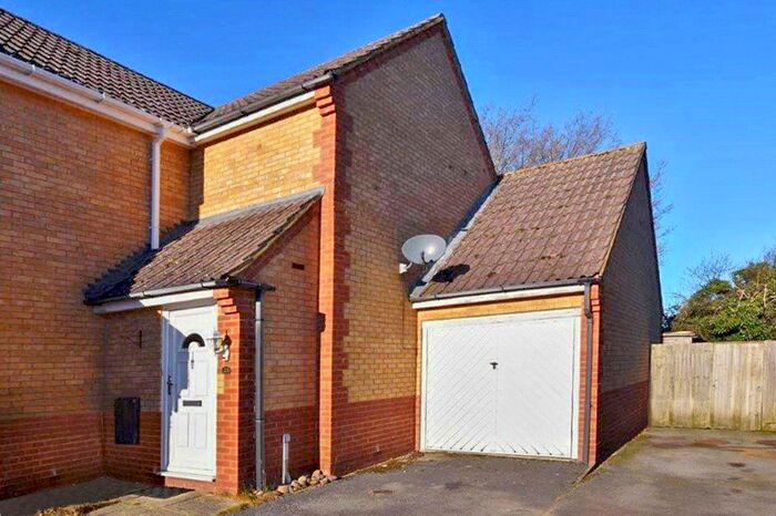 3 Bedroom Semi-Detached House To Rent In Evenlode Drive, Didcot, Oxfordshire, OX11