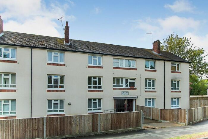 3 Bedroom Flat To Rent In Priory Road, Burnham, SL1