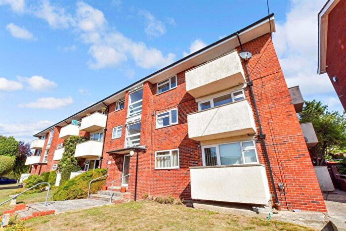 2 Bedroom Apartment For Sale In East Lodge Park, Portsmouth, Hampshire, PO6