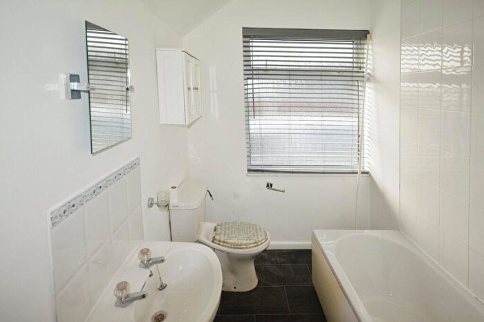 2 Bedroom End Of Terrace House To Rent In Devonshire Avenue East, Hasland, Chesterfield, Derbyshire, S41