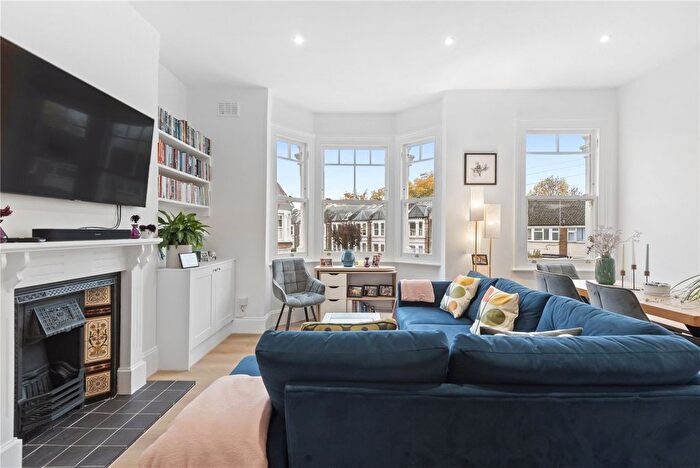 3 Bedroom Flat To Rent In Gosberton Road, London, SW12